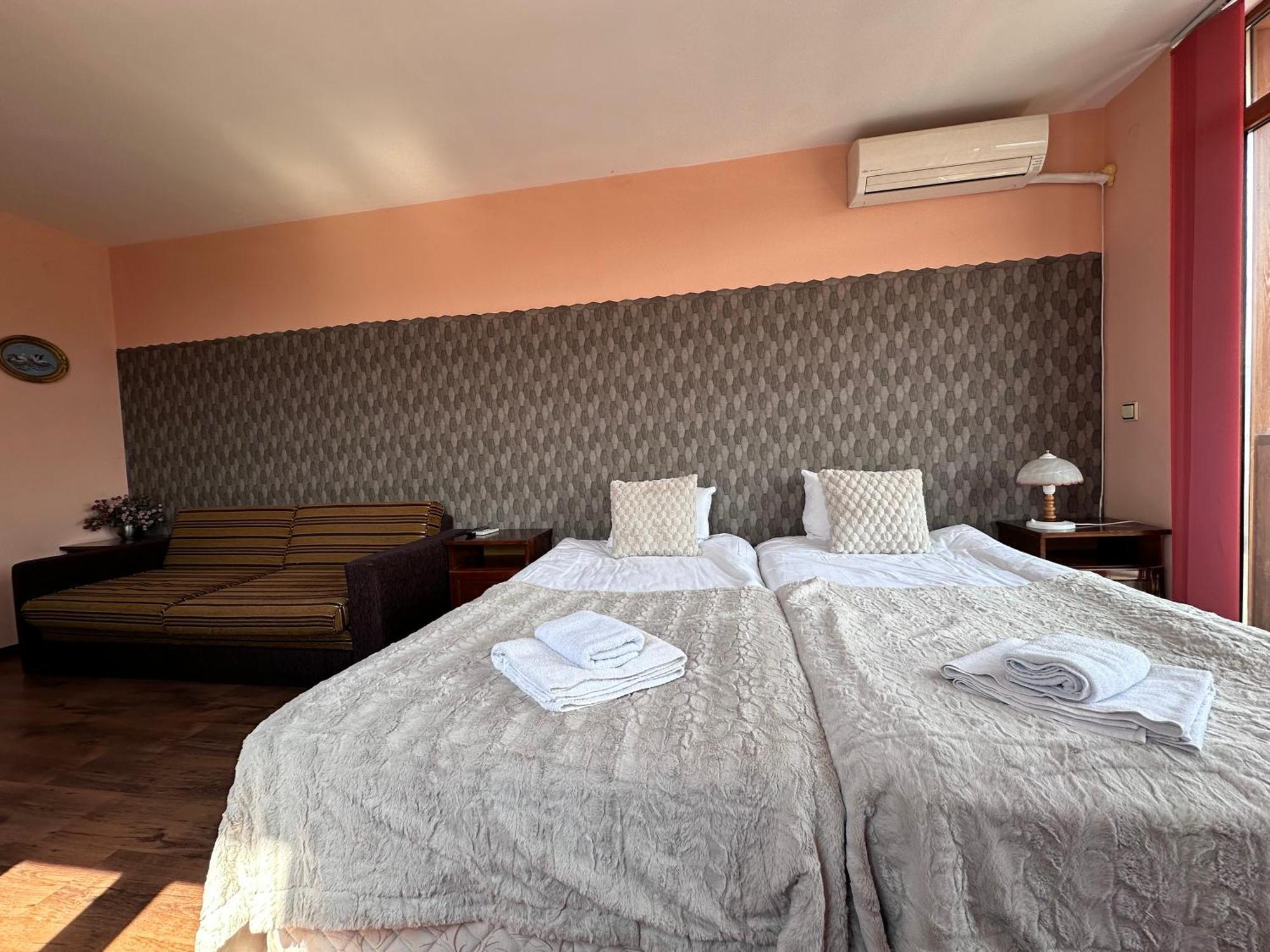 Family Hotel Carpe Diem Banya  Exterior photo